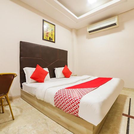 Hotel Sterling Inn, Нью-Дели Экстерьер фото