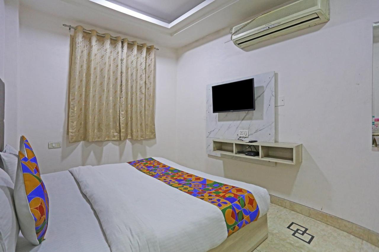 Hotel Sterling Inn, Нью-Дели Экстерьер фото