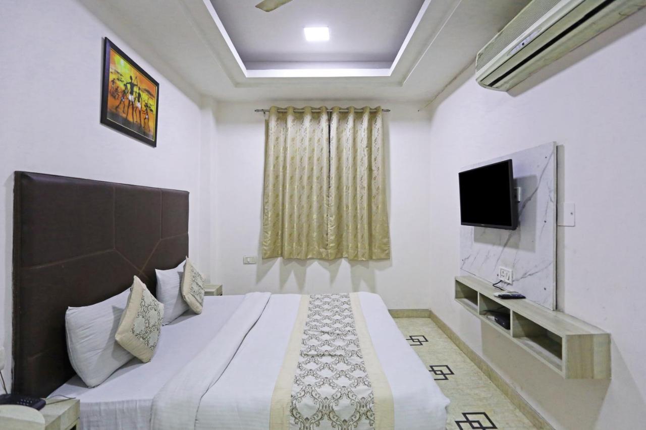 Hotel Sterling Inn, Нью-Дели Экстерьер фото