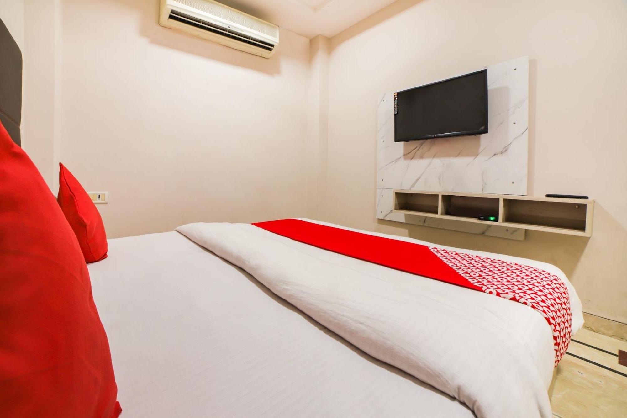 Hotel Sterling Inn, Нью-Дели Экстерьер фото