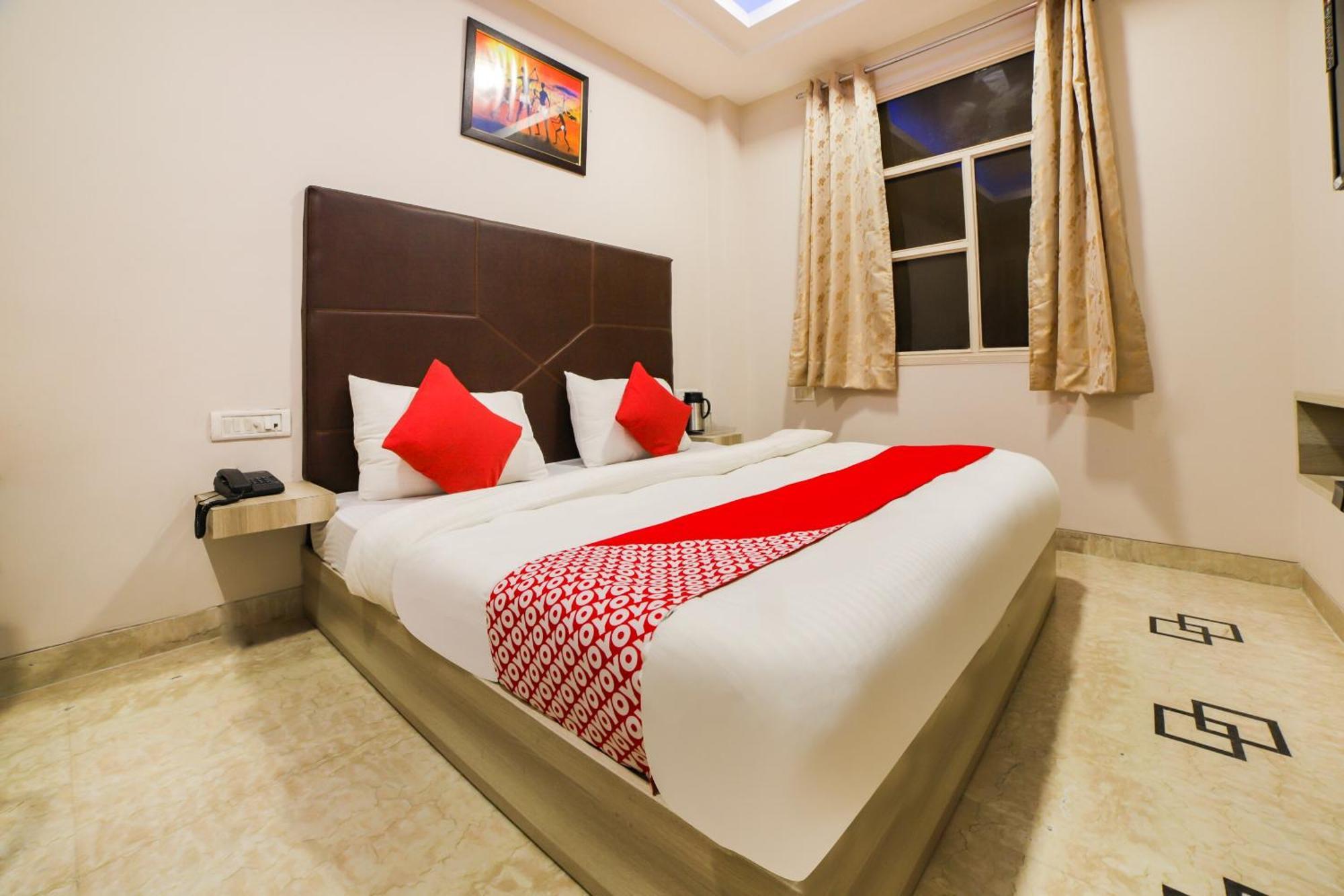Hotel Sterling Inn, Нью-Дели Экстерьер фото