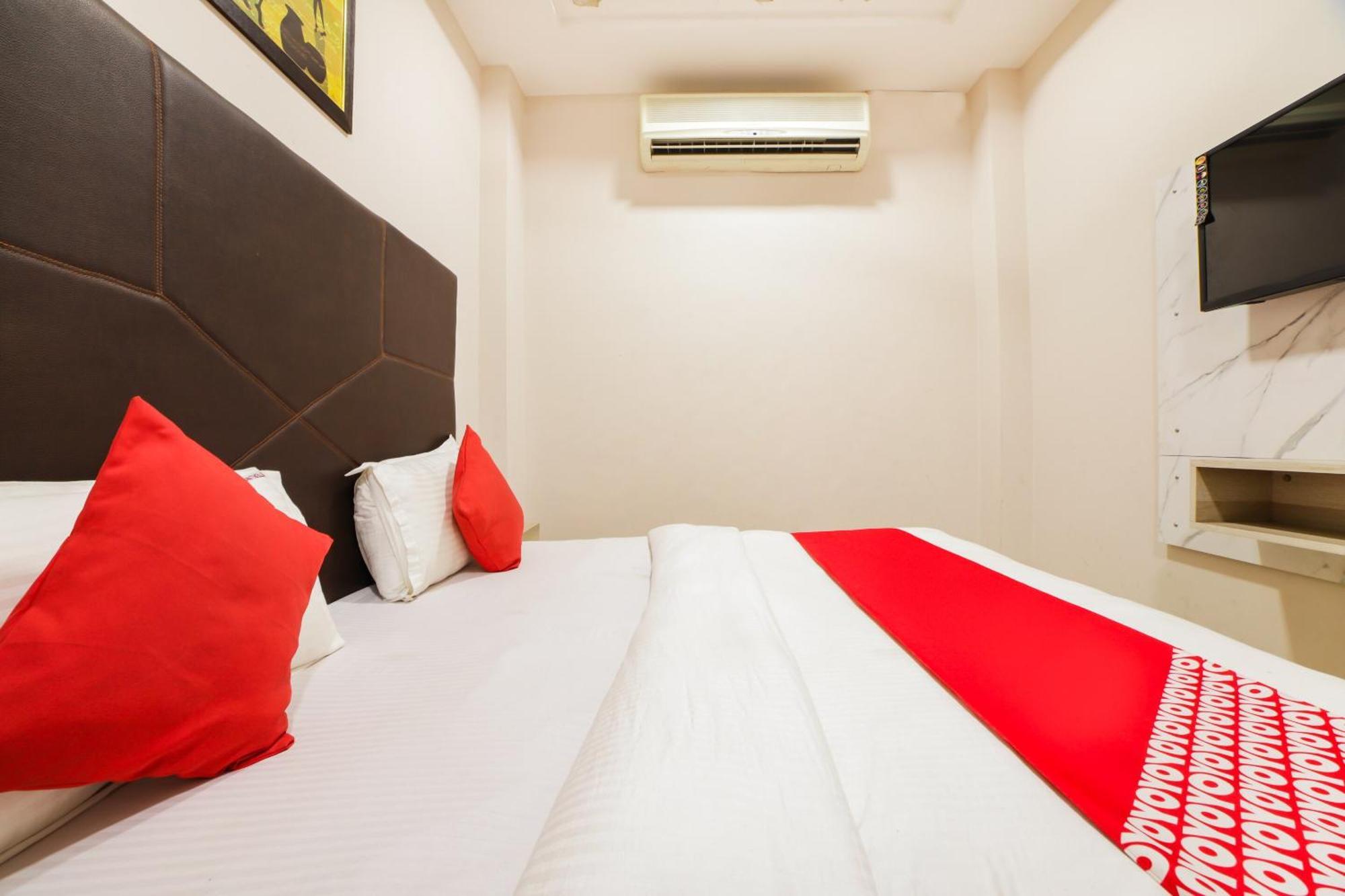 Hotel Sterling Inn, Нью-Дели Экстерьер фото